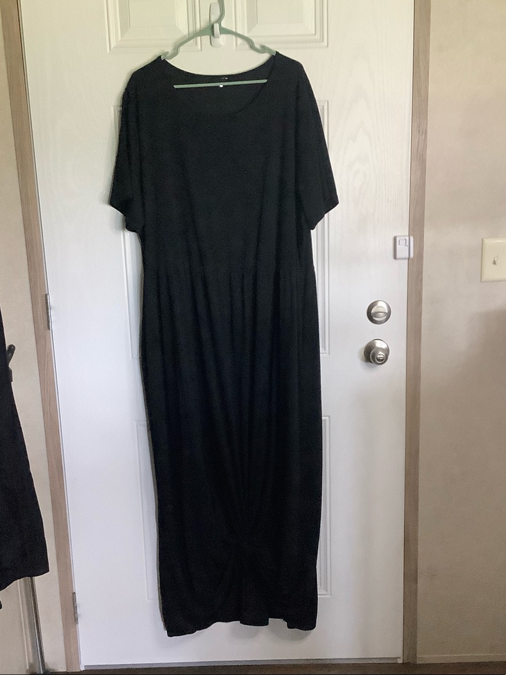 Plus Size Women’s Black Short-Sleeve Maxi Dress